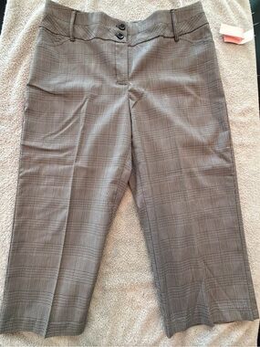 dressbarn Women’s Glen Plaid Capri Pants